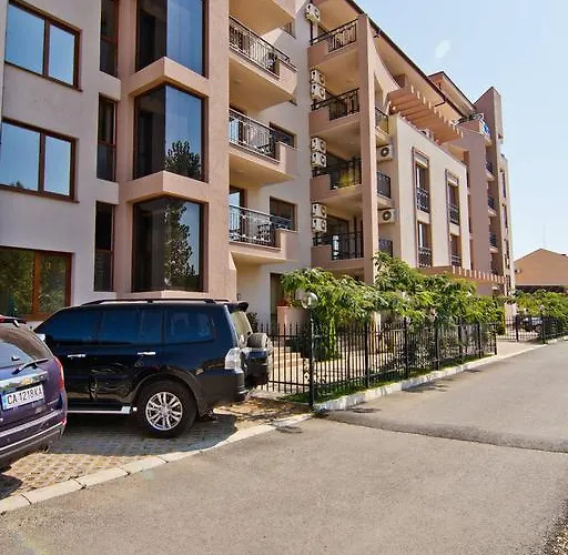 Alex Deluxe * Slantchev Briag